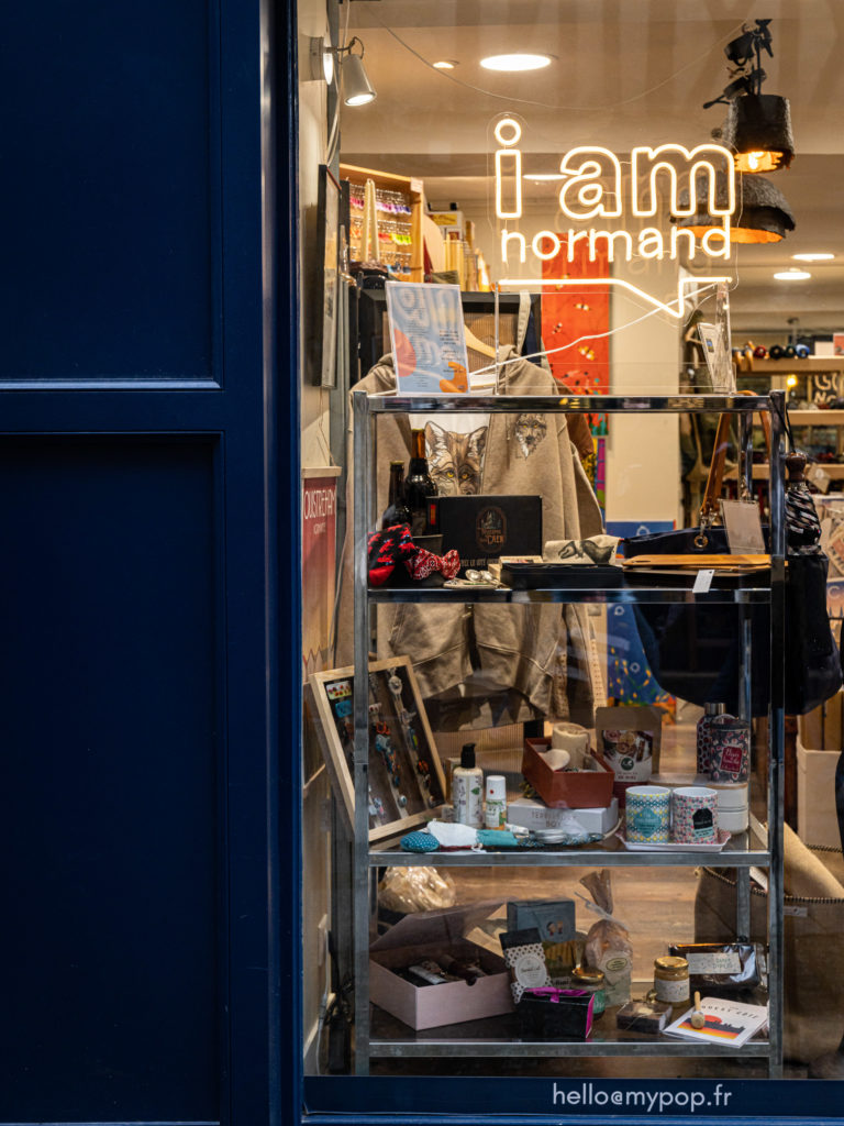 Vitrine de la boutique MYPOP Le tout normand